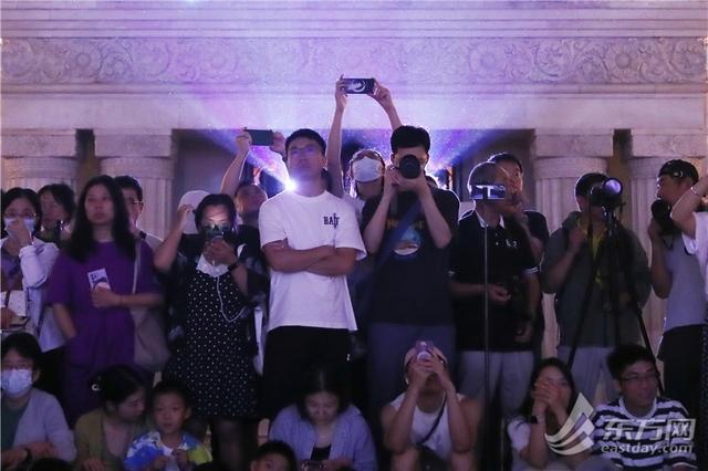星空體育平臺：上海國際光影節(jié)首個大眾日迎來大客流“追光”觀眾：還想再看一遍！(圖6)